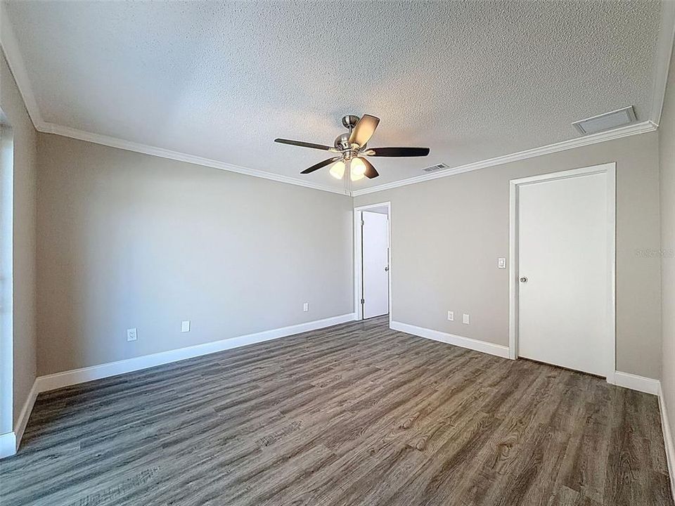 For Sale: $380,000 (4 beds, 2 baths, 1399 Square Feet)