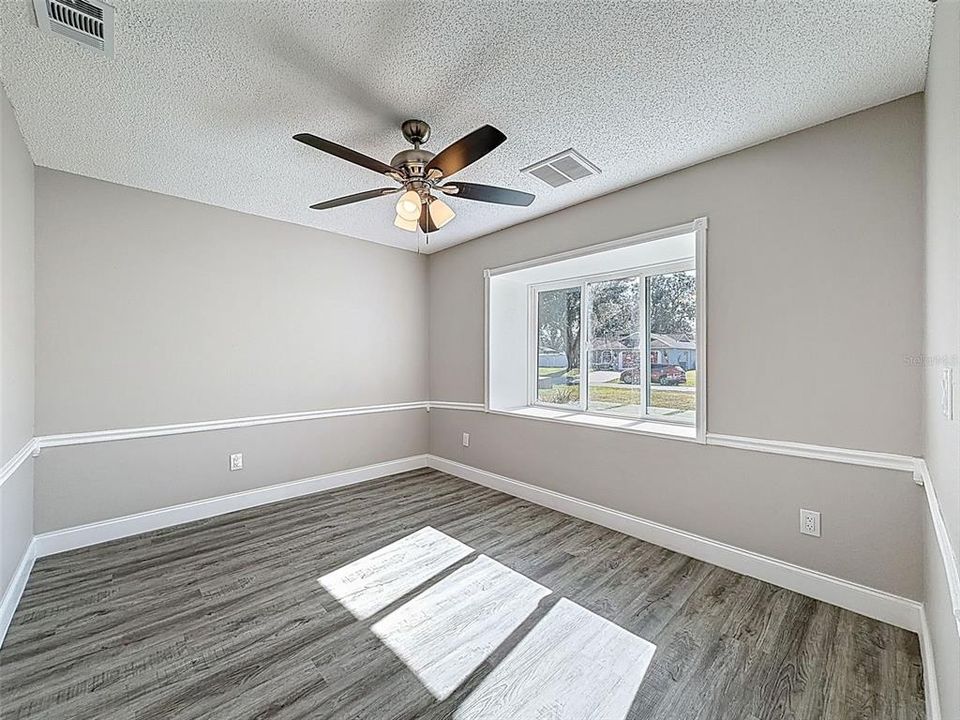 For Sale: $380,000 (4 beds, 2 baths, 1399 Square Feet)