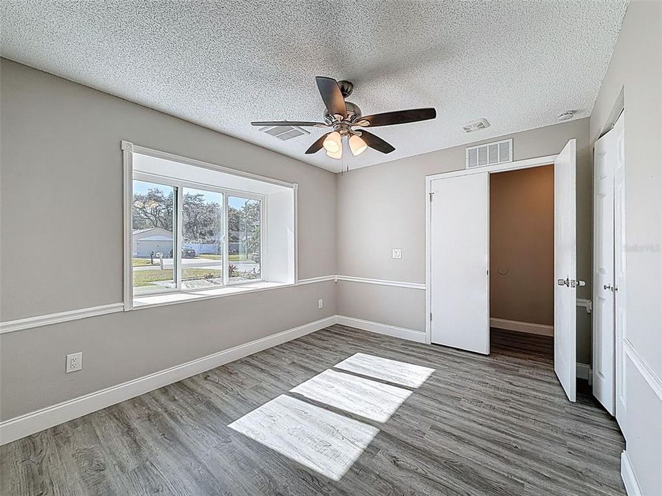 For Sale: $380,000 (4 beds, 2 baths, 1399 Square Feet)