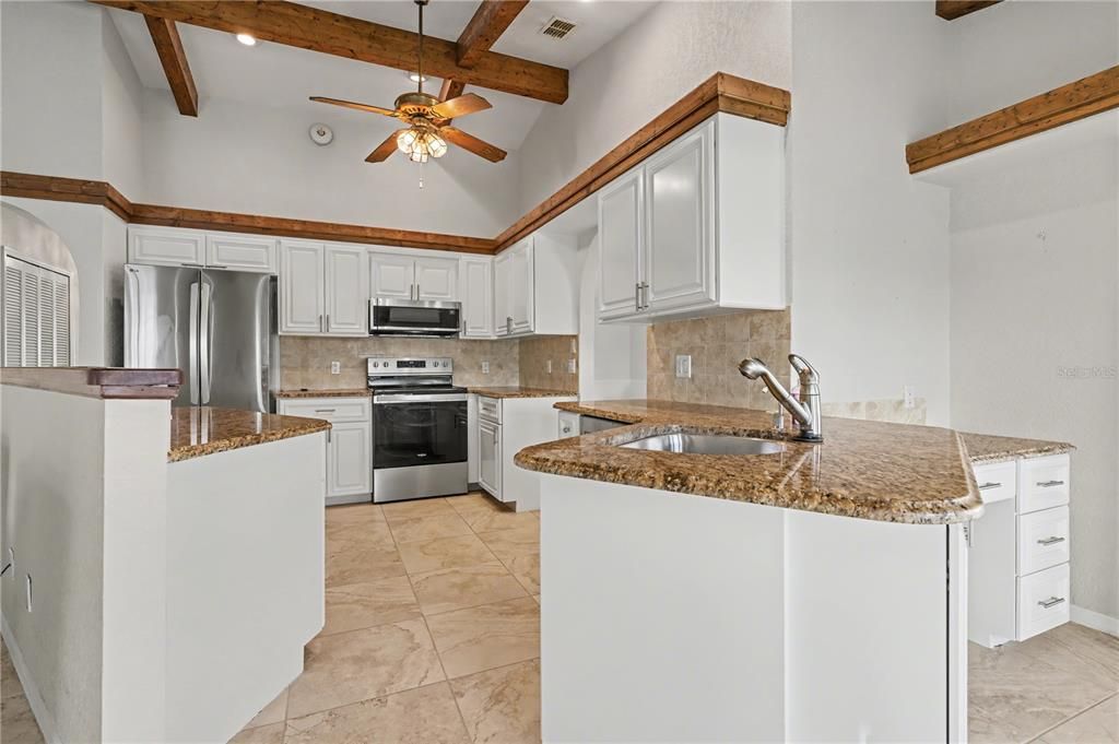 На продажу: $685,000 (3 спален, 2 ванн, 2137 Квадратных фут)