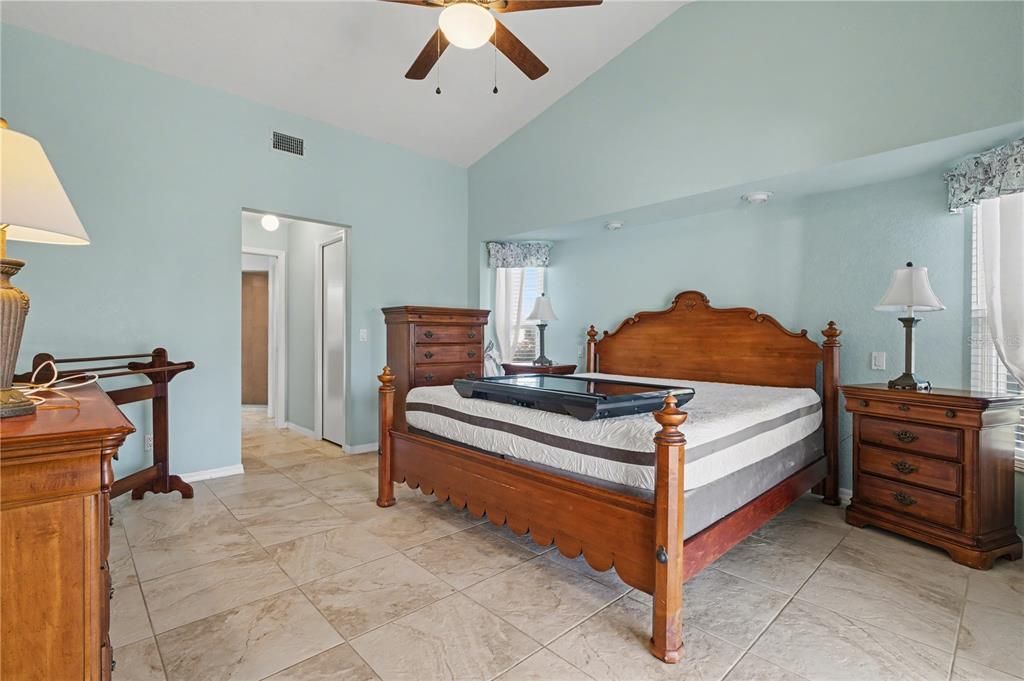 На продажу: $685,000 (3 спален, 2 ванн, 2137 Квадратных фут)