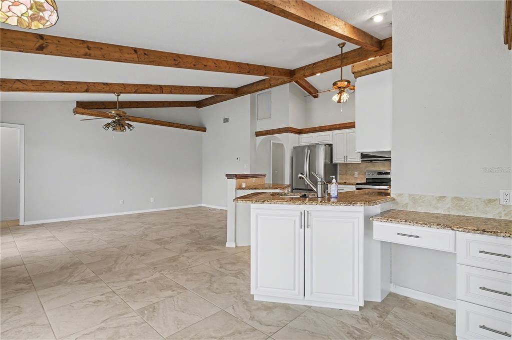 На продажу: $685,000 (3 спален, 2 ванн, 2137 Квадратных фут)