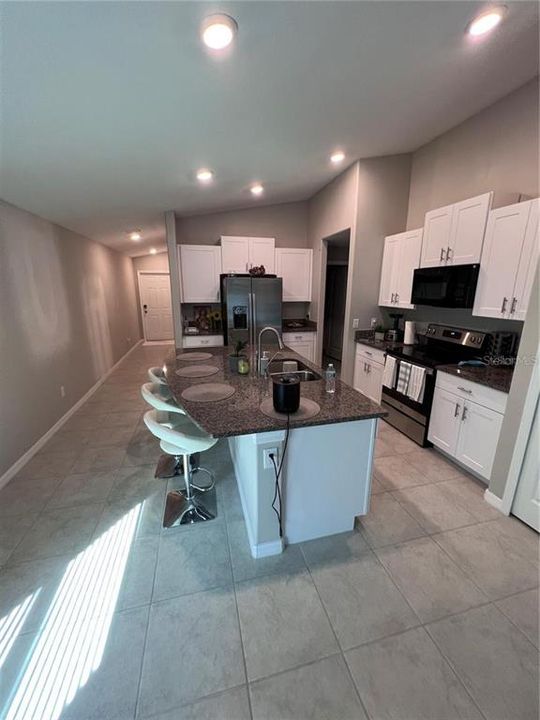 For Rent: $2,500 (3 beds, 2 baths, 1451 Square Feet)