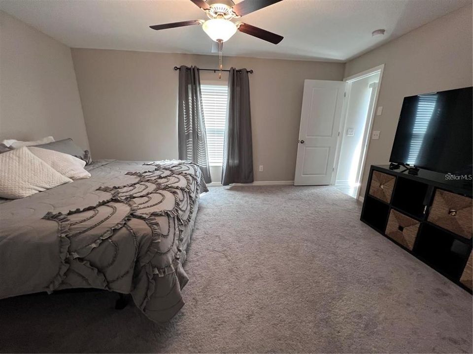 For Rent: $2,500 (3 beds, 2 baths, 1451 Square Feet)