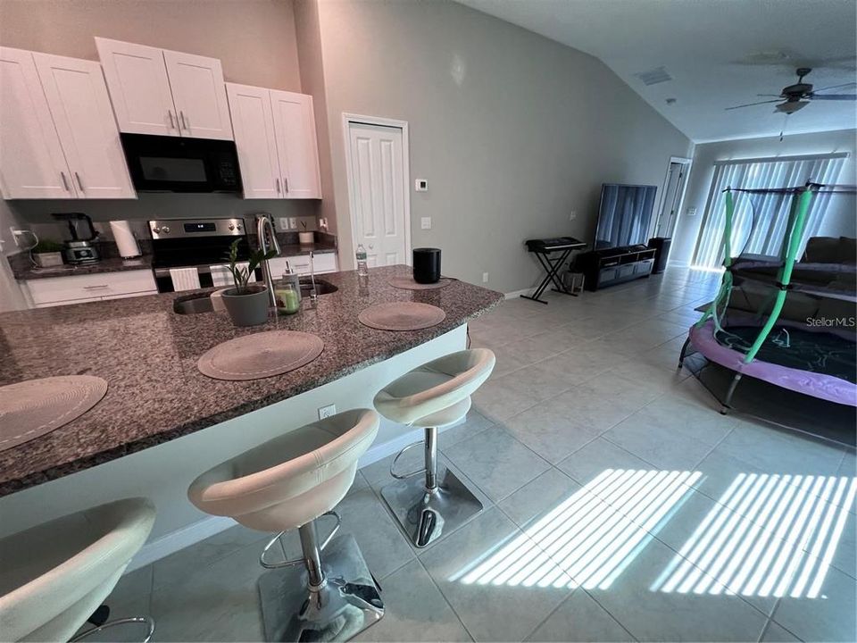 For Rent: $2,500 (3 beds, 2 baths, 1451 Square Feet)