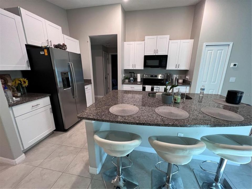 For Rent: $2,500 (3 beds, 2 baths, 1451 Square Feet)