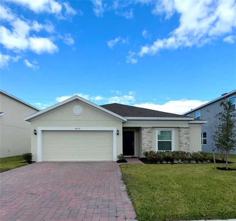 For Rent: $2,100 (4 beds, 2 baths, 1800 Square Feet)