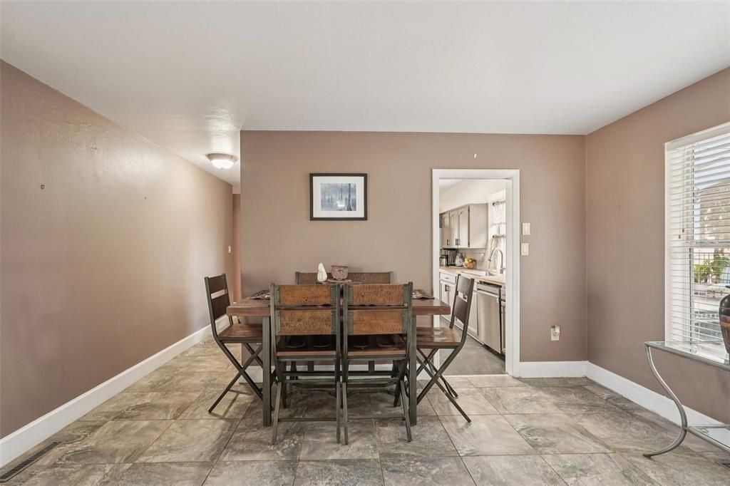 For Sale: $339,000 (3 beds, 2 baths, 1431 Square Feet)