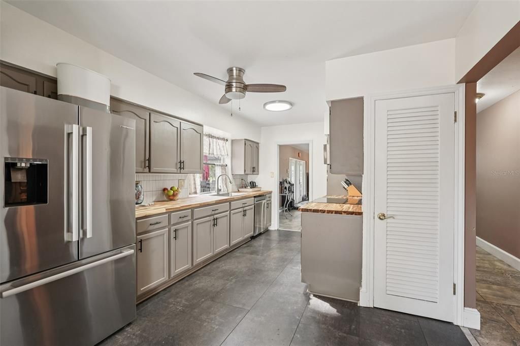 For Sale: $339,000 (3 beds, 2 baths, 1431 Square Feet)