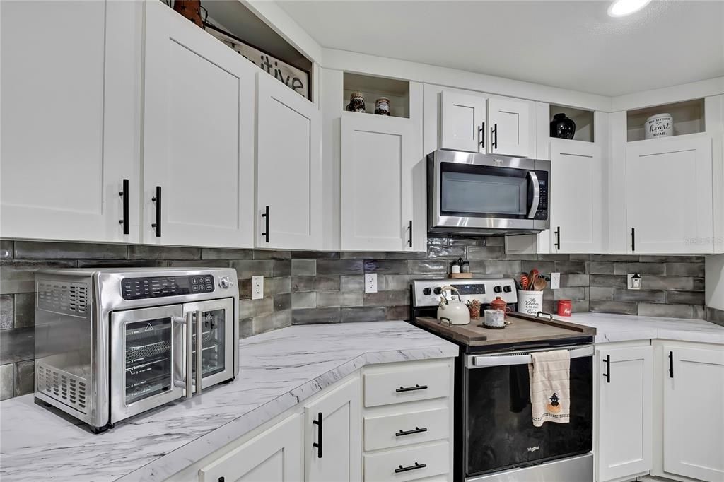 For Sale: $320,000 (4 beds, 2 baths, 2040 Square Feet)