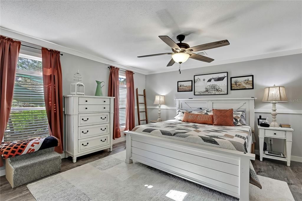 For Sale: $320,000 (4 beds, 2 baths, 2040 Square Feet)