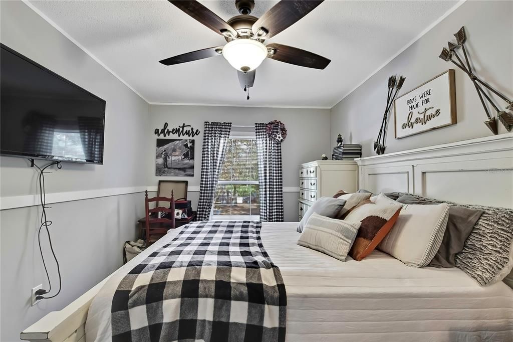 For Sale: $320,000 (4 beds, 2 baths, 2040 Square Feet)