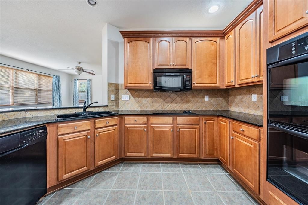 En Venta: $335,000 (3 camas, 2 baños, 2343 Pies cuadrados)