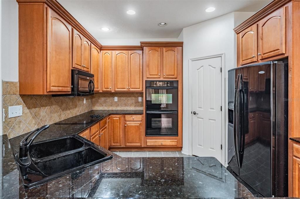 En Venta: $335,000 (3 camas, 2 baños, 2343 Pies cuadrados)