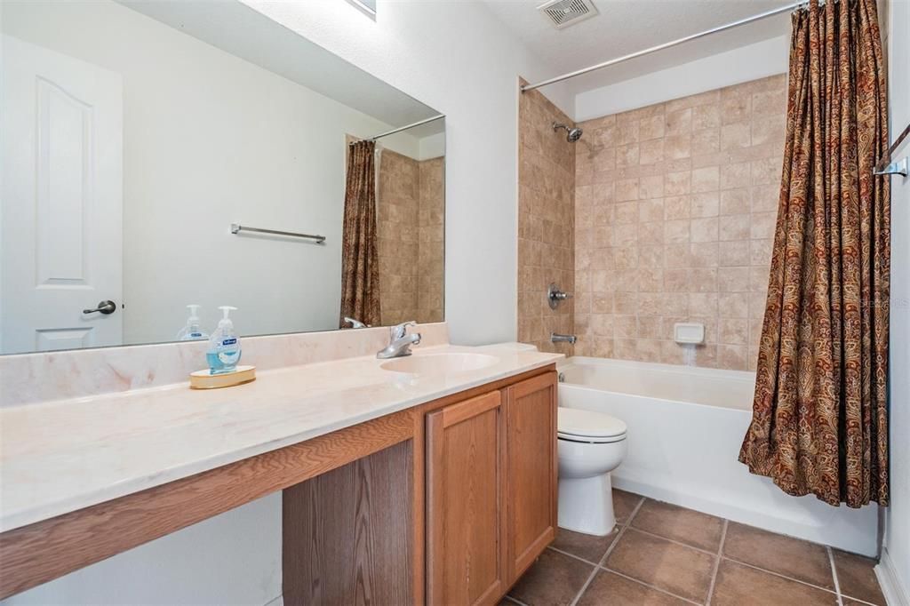 En Venta: $335,000 (3 camas, 2 baños, 2343 Pies cuadrados)