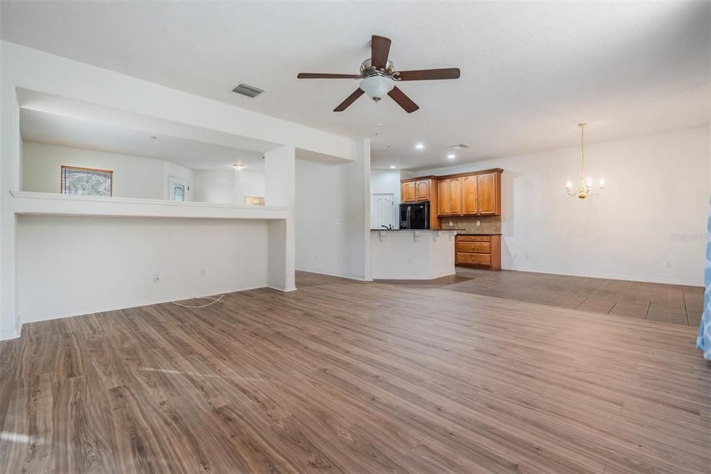 En Venta: $335,000 (3 camas, 2 baños, 2343 Pies cuadrados)