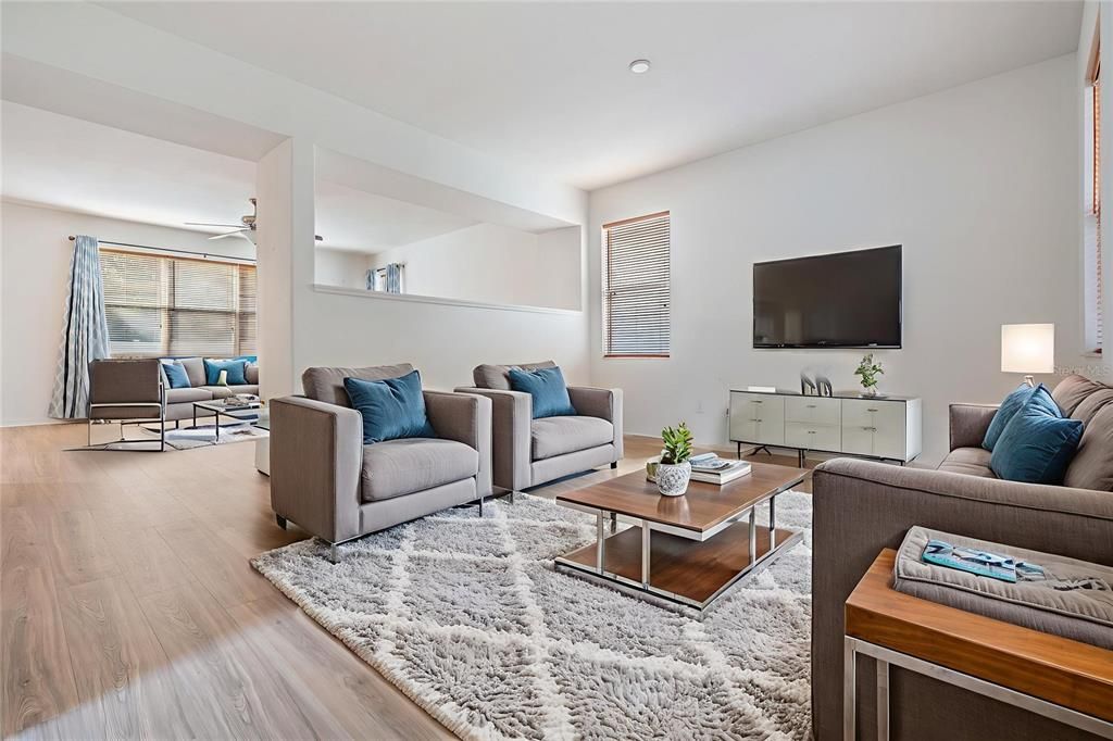 En Venta: $335,000 (3 camas, 2 baños, 2343 Pies cuadrados)