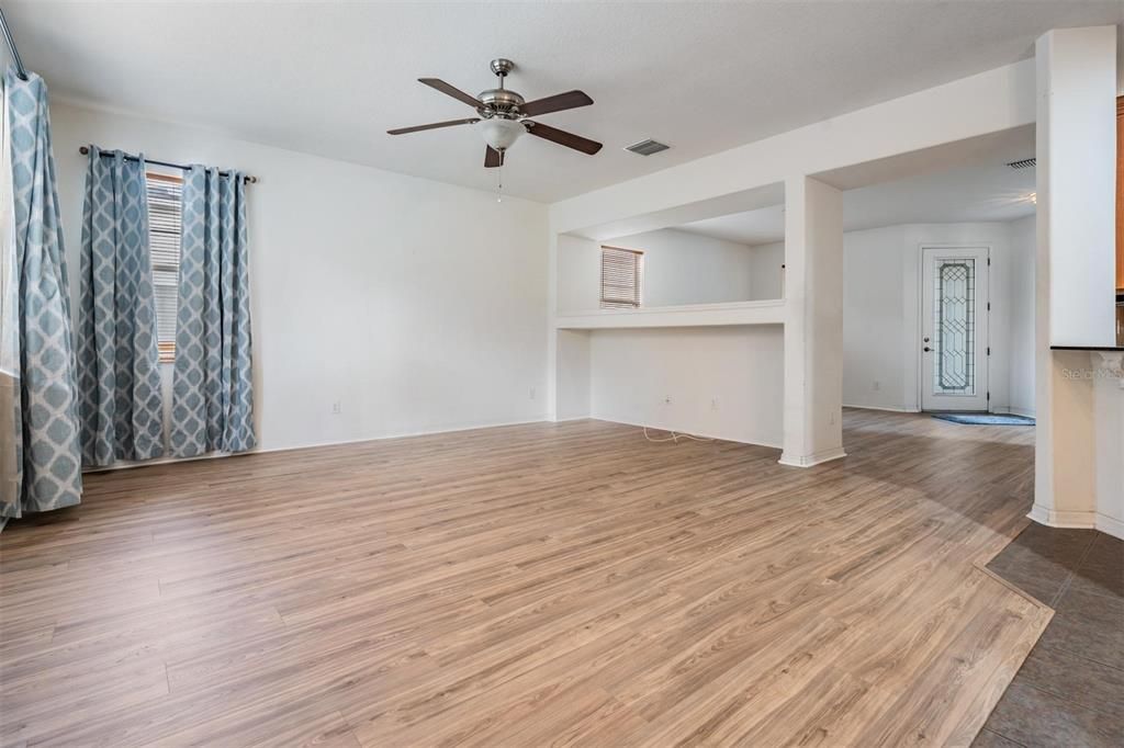 En Venta: $335,000 (3 camas, 2 baños, 2343 Pies cuadrados)