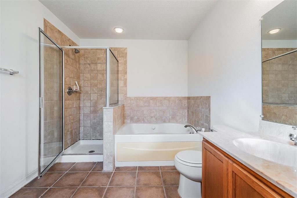 En Venta: $335,000 (3 camas, 2 baños, 2343 Pies cuadrados)