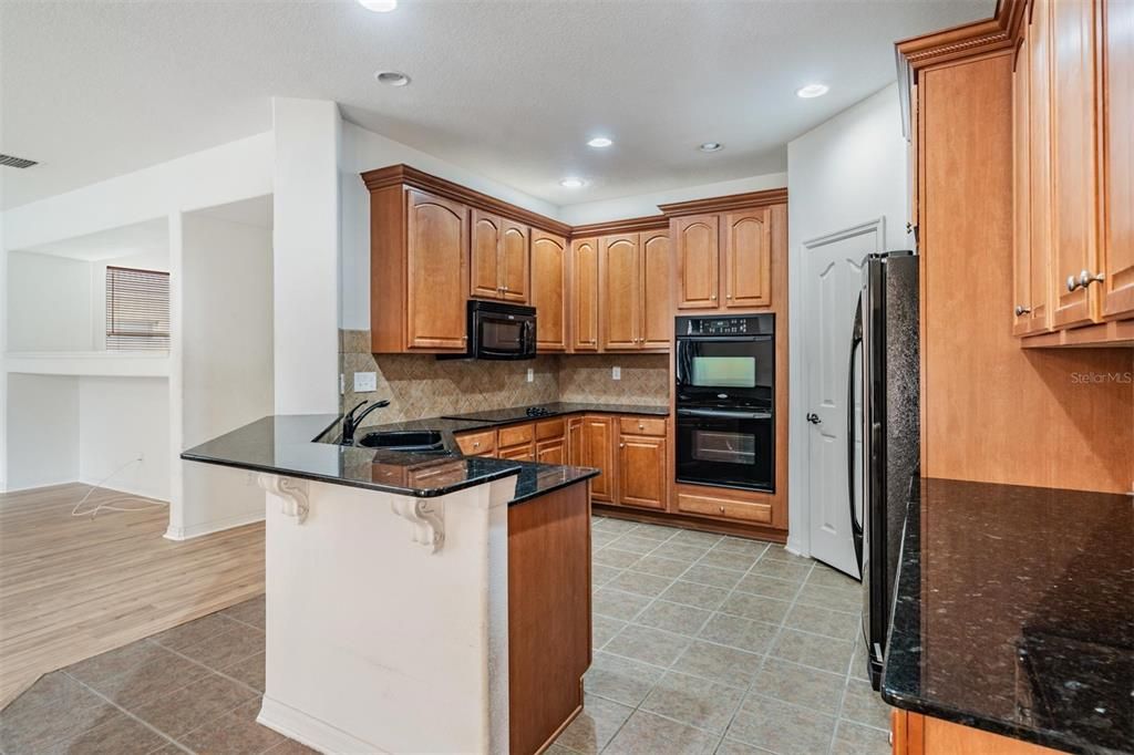 En Venta: $335,000 (3 camas, 2 baños, 2343 Pies cuadrados)