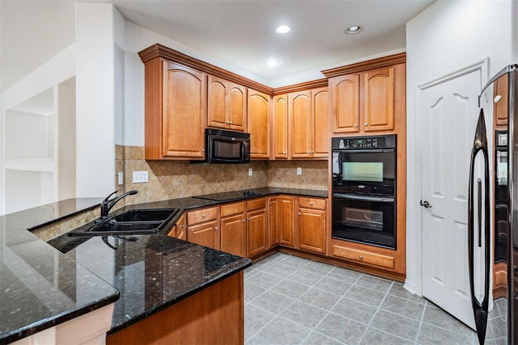 En Venta: $335,000 (3 camas, 2 baños, 2343 Pies cuadrados)