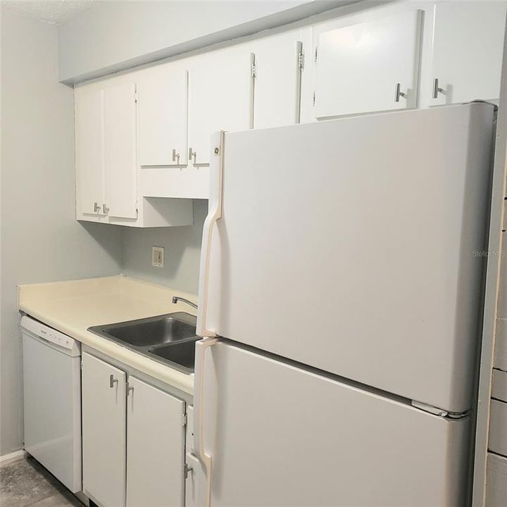 For Sale: $105,000 (1 beds, 1 baths, 685 Square Feet)