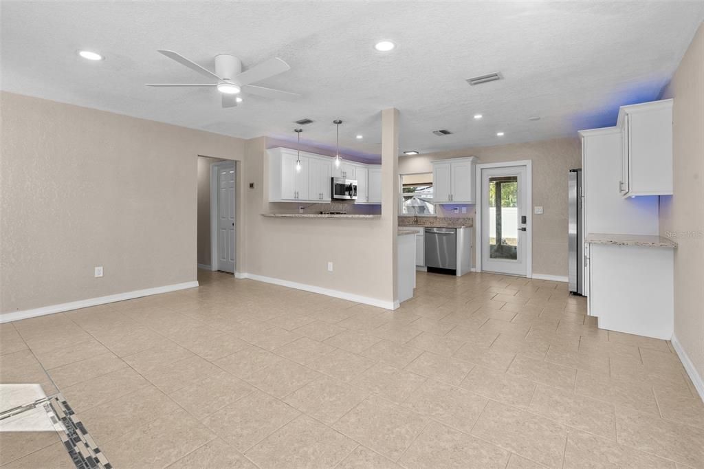 На продажу: $299,000 (3 спален, 2 ванн, 1008 Квадратных фут)