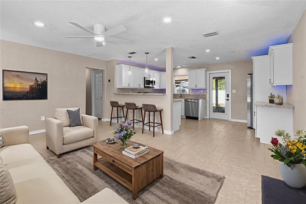 На продажу: $299,000 (3 спален, 2 ванн, 1008 Квадратных фут)