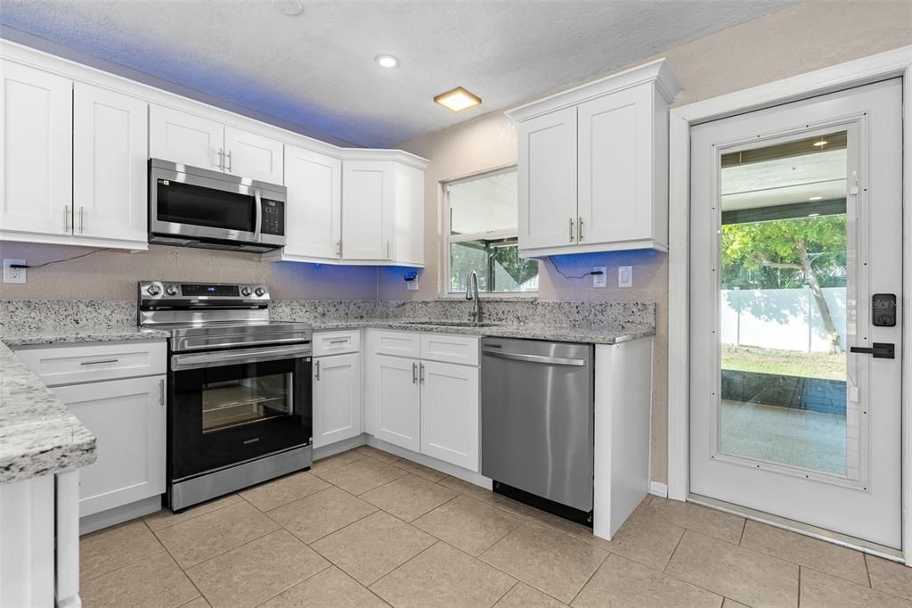 На продажу: $299,000 (3 спален, 2 ванн, 1008 Квадратных фут)