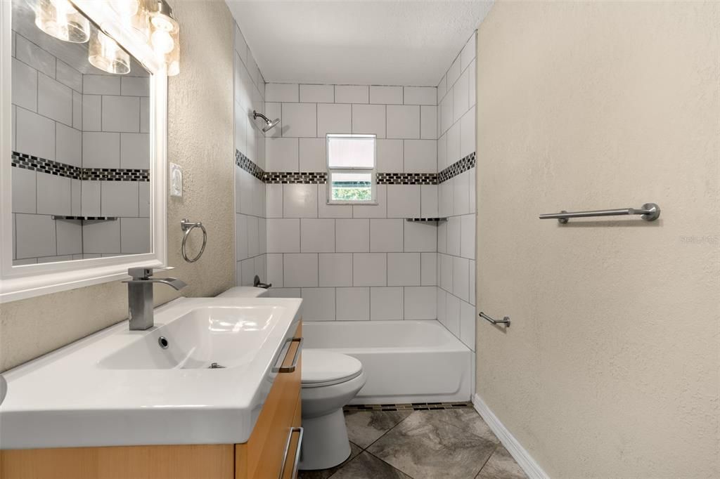 На продажу: $299,000 (3 спален, 2 ванн, 1008 Квадратных фут)