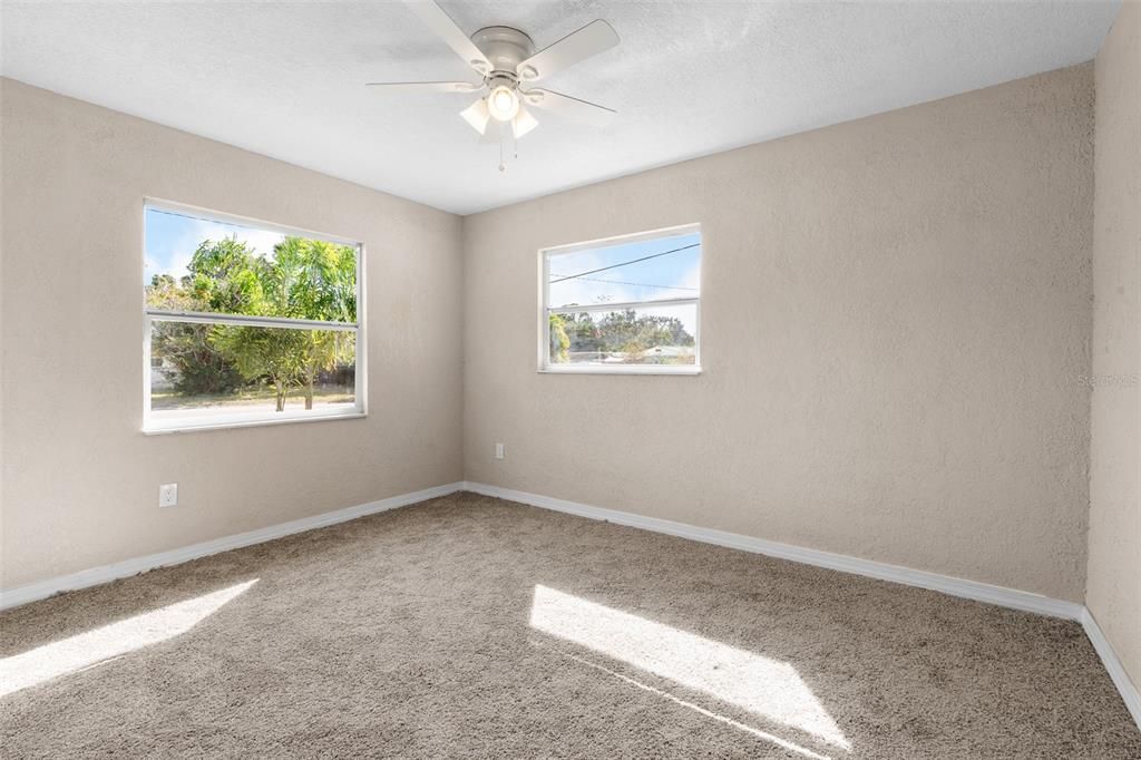 На продажу: $299,000 (3 спален, 2 ванн, 1008 Квадратных фут)