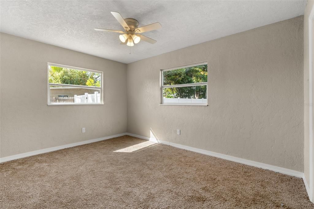 На продажу: $299,000 (3 спален, 2 ванн, 1008 Квадратных фут)