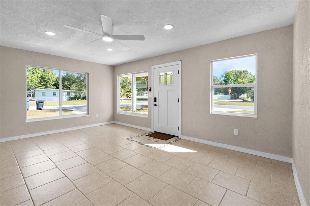 На продажу: $299,000 (3 спален, 2 ванн, 1008 Квадратных фут)