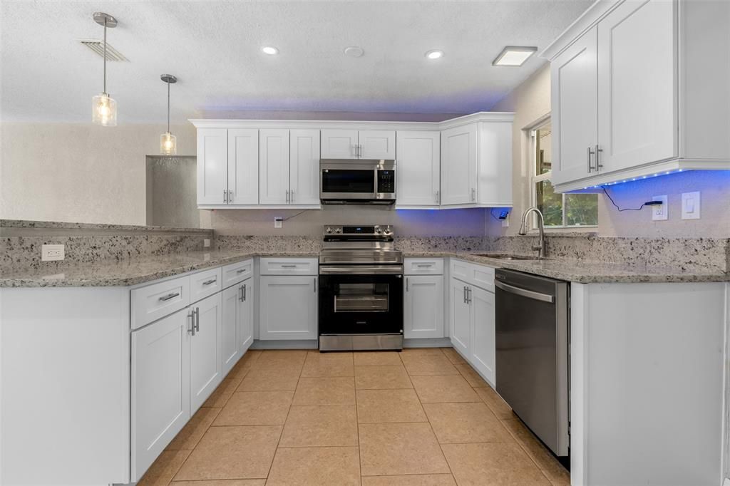 На продажу: $299,000 (3 спален, 2 ванн, 1008 Квадратных фут)