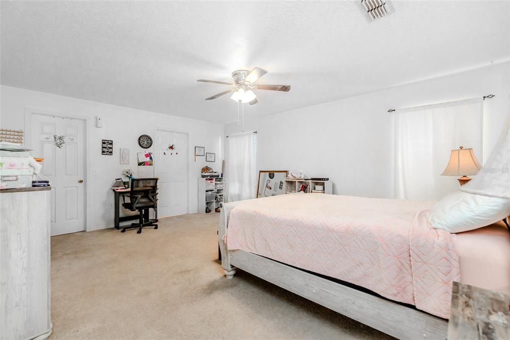 For Sale: $310,000 (3 beds, 2 baths, 1809 Square Feet)