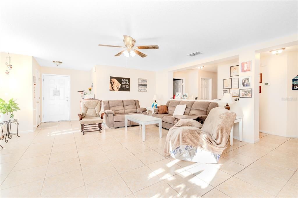 For Sale: $310,000 (3 beds, 2 baths, 1809 Square Feet)