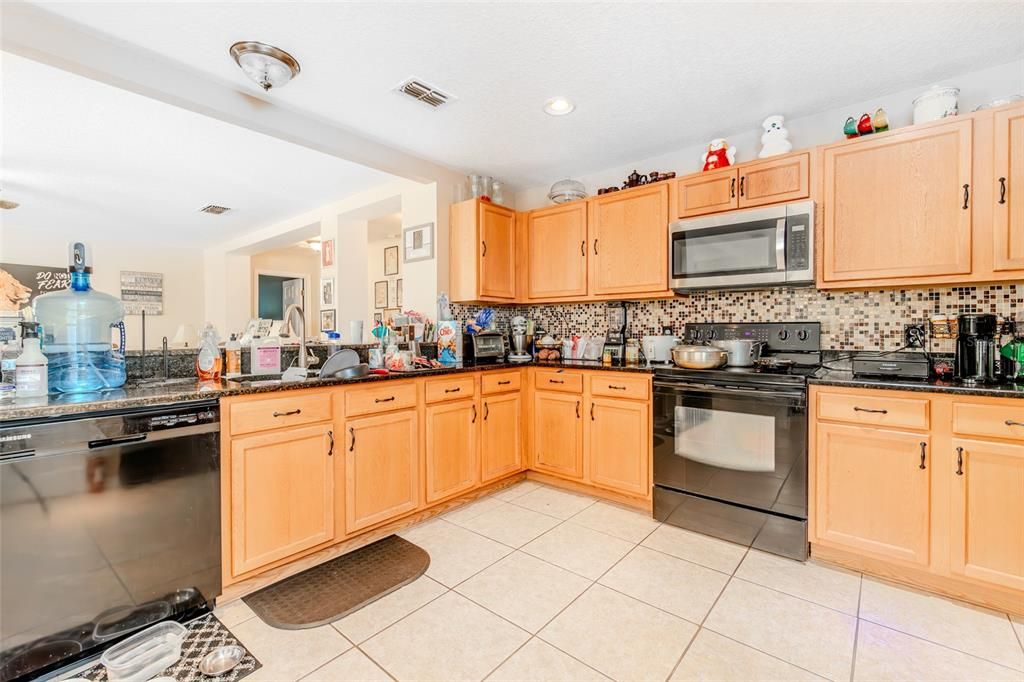 For Sale: $310,000 (3 beds, 2 baths, 1809 Square Feet)