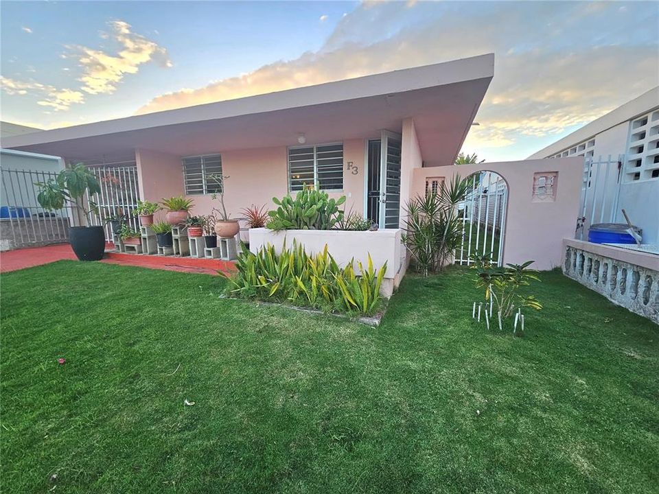 For Sale: $290,000 (3 beds, 2 baths, 4900 Square Feet)