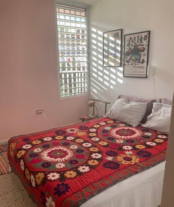 For Sale: $290,000 (3 beds, 2 baths, 4900 Square Feet)