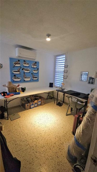 For Sale: $290,000 (3 beds, 2 baths, 4900 Square Feet)