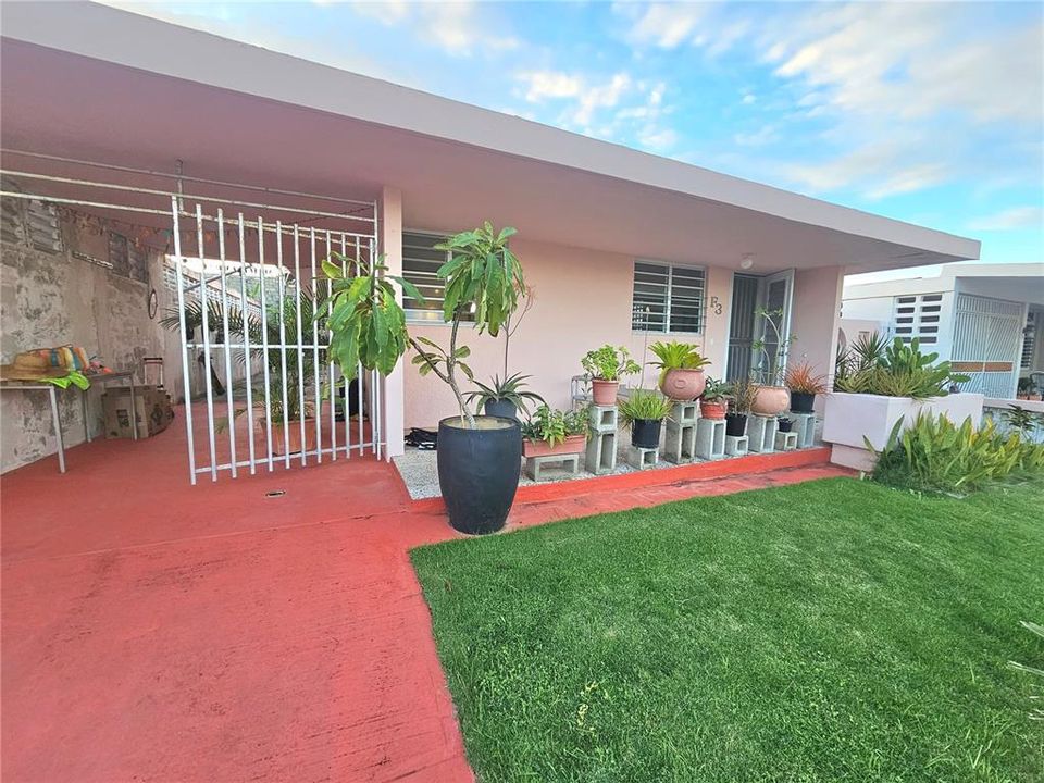 For Sale: $290,000 (3 beds, 2 baths, 4900 Square Feet)