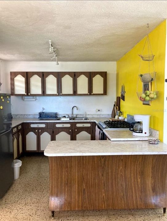 For Sale: $290,000 (3 beds, 2 baths, 4900 Square Feet)