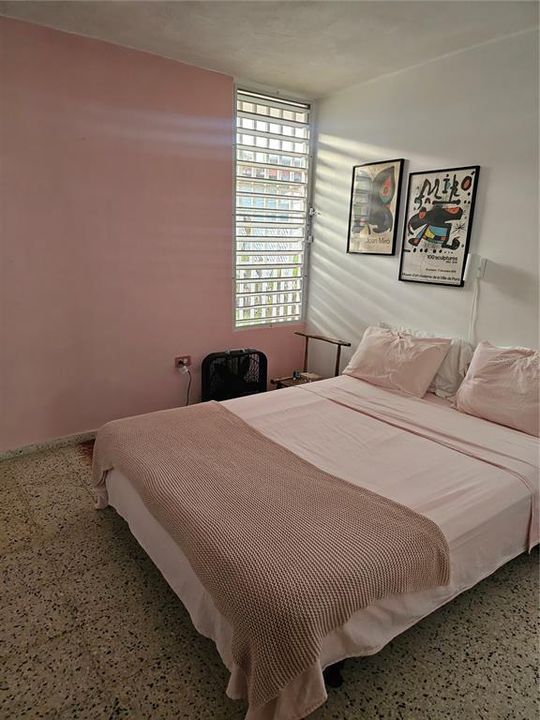 For Sale: $290,000 (3 beds, 2 baths, 4900 Square Feet)