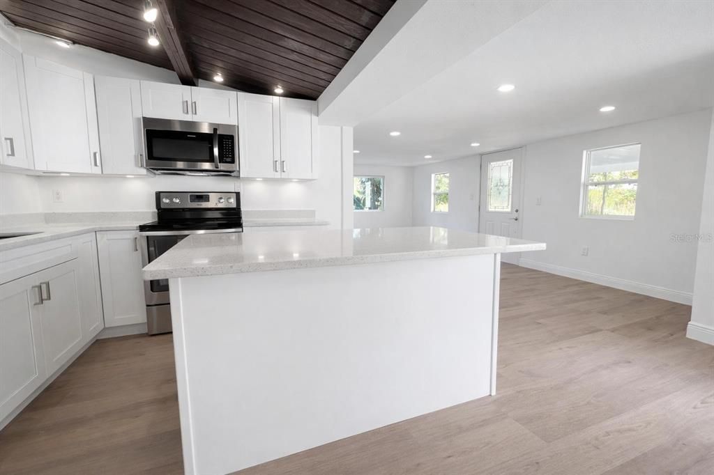 出租: $2,295 (3 贝兹, 1 浴室, 1020 平方英尺)