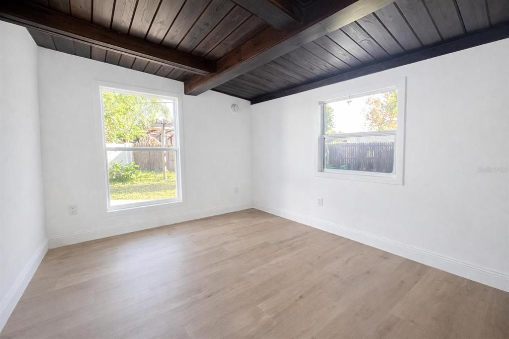 出租: $2,295 (3 贝兹, 1 浴室, 1020 平方英尺)