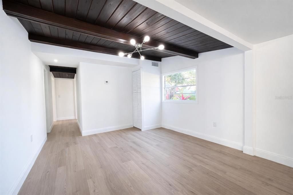 出租: $2,295 (3 贝兹, 1 浴室, 1020 平方英尺)