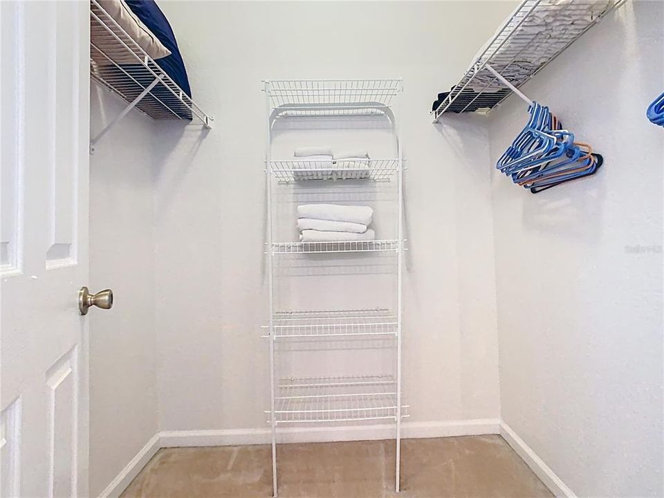 For Sale: $700,000 (5 beds, 5 baths, 2342 Square Feet)