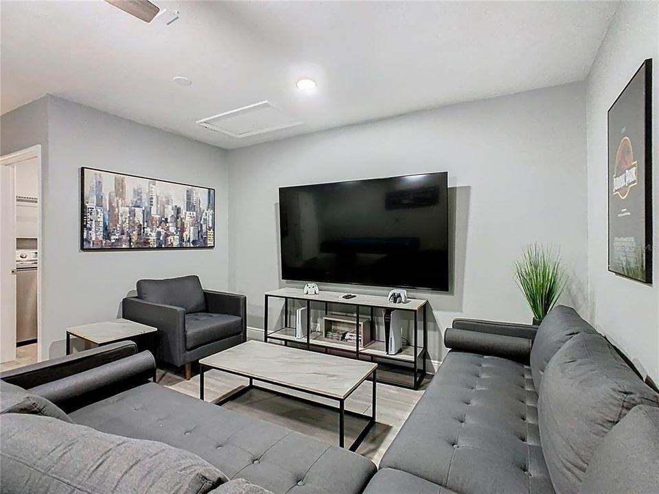 For Sale: $700,000 (5 beds, 5 baths, 2342 Square Feet)