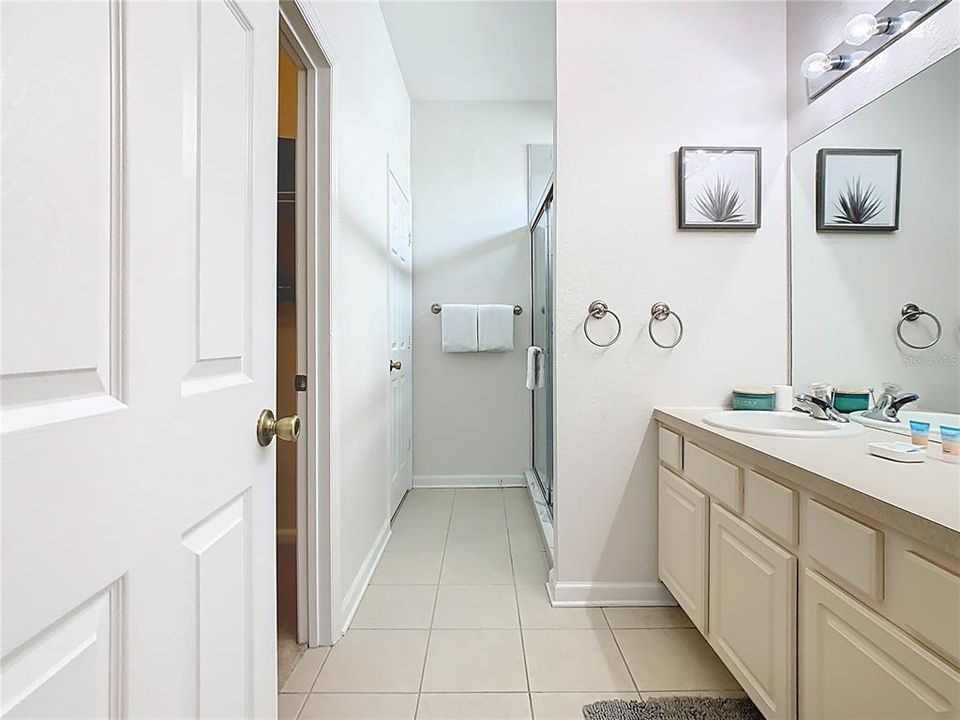 For Sale: $700,000 (5 beds, 5 baths, 2342 Square Feet)