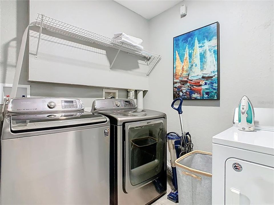 For Sale: $700,000 (5 beds, 5 baths, 2342 Square Feet)